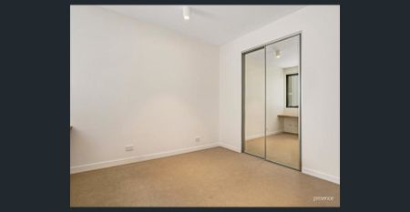 CENTRAL & MODERN APARTMENT WITH STORAGE CAGE AND STUDY NOOK - Photo 3