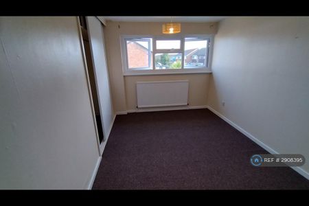 3 bedroom semi-detached house to rent - Photo 3
