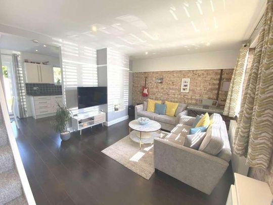 Cranes Way, Borehamwood, WD6 - Photo 1