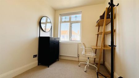 3 bedroom end of terrace house to rent - Photo 4