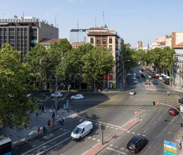 Furnished room in a 15-bedroom apartment in Moncloa - Foto 4