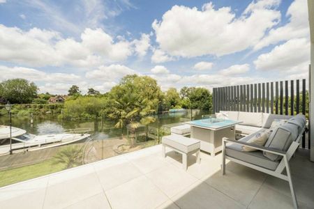 Kingswood Creek, Wraysbury, TW19 - Photo 2