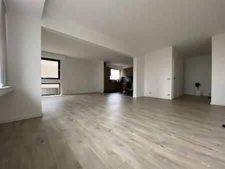 Ruim 3 slpk appartement (132m²) met terras, autostaanplaats & kelderberging! - Photo 5