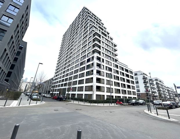 Möblierte 1-Zimmer-Wohnung in zentraler Lage mit Skyline Blick - Photo 1