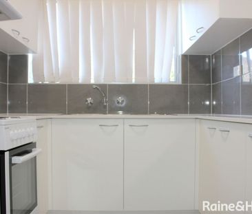 Renovated 2 Bedroom Unit - Photo 5