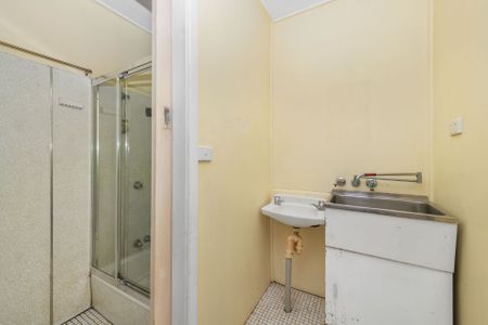 Neat Two bedroom Unit - Photo 5