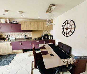 3 bedroom semi-detached house to rent - Photo 2