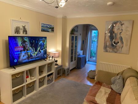 A two bedroom mid-terrace property with two double bedrooms, garage and parking, Aylesbury. Viewing a must! - Photo 5