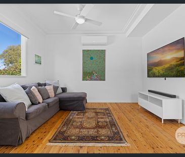 QUALITY FREESTANDING FAMILY HOME IN PRIME LOCATION - Photo 1