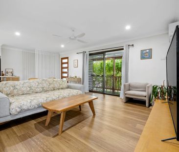 3 BEDROOM RENOVATED DUPLEX STEPS TO THE BEACH - Photo 1