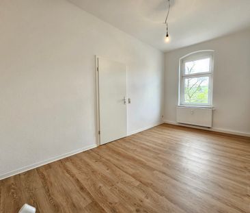 Diese schöne renovierte Wohnung wartet auf Sie mit Einbauküche - Photo 5