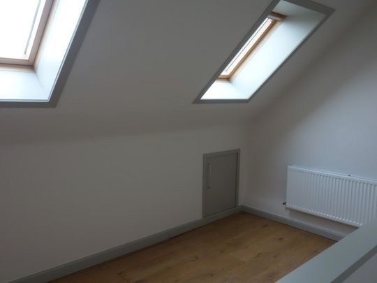 Ruime woning met 3SLPK en gezellige koer huren in Roeselare - Photo 1