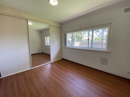 Walk to Train Station, Shops and Amenities - Photo 3