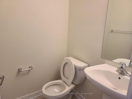 Townhouse For Lease | X8130326 - Photo 4