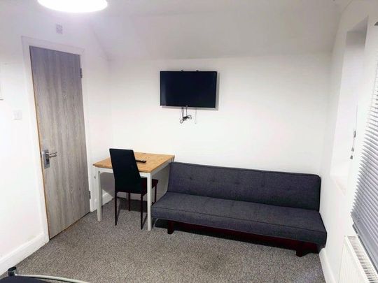 1 bedroom in a flat share to rent - Photo 1