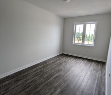 For Lease - 2036 Horace Duncan Crescent, Oshawa, Ontario - Photo 4