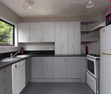 Spacious 5-Bedroom Home Close to Uni & City - Photo 1