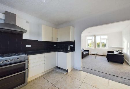 N North Parade, Chessington, Surrey, KT9 - Photo 5