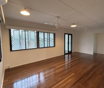 Comfortable and Convenient Living in Central Aitkenvale! - Photo 1
