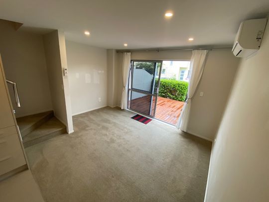 3-Bedroom, 3-Bathroom Townhouse in the Heart of Papakura – $620/week - Photo 1