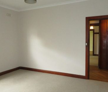 LARGE 1 BEDROOM UNIT! - Photo 5