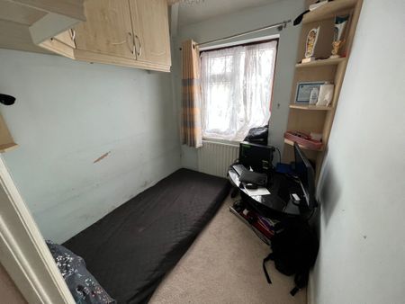 The Vale, Hounslow - Photo 3