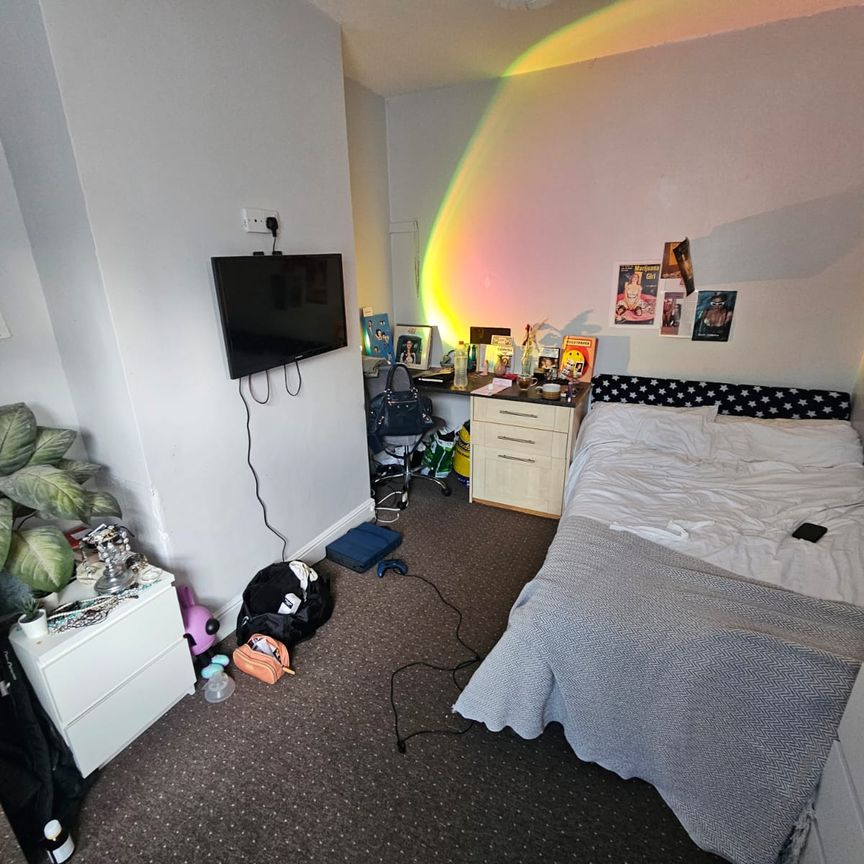 3 Bed - 14 Norwood Place, Hyde Park, Leeds - LS6 1DY - Student - Photo 1