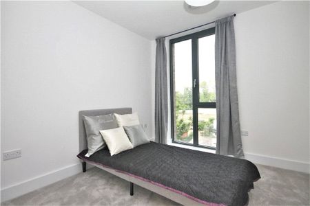High Street, Staines-upon-Thames, Surrey, TW18 4EY - Photo 3