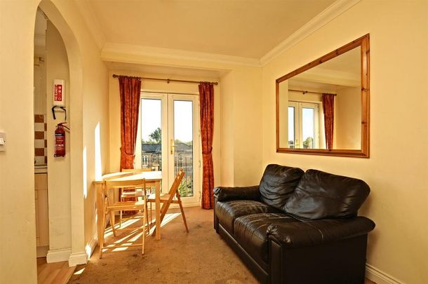 3 bedroom flat to rent - Photo 1