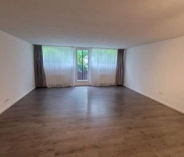 Lichtdurchflutete Souterrainwohnung - Modern renoviert und einzugsbereit! - Photo 2