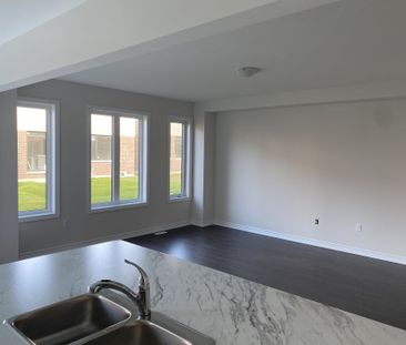 For Lease - 48 Prudhoe Terrace, Barrie, Ontario - Photo 2