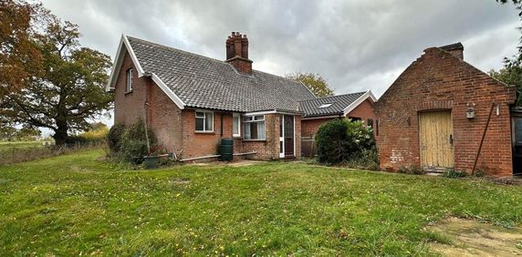 3 bedroom semi-detached house to rent - Photo 2