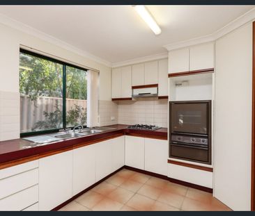 Spacious Homely Townhouse - Photo 6