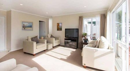 Quiet & Sunny Howick Home with Fully-fenced Garden - Photo 3