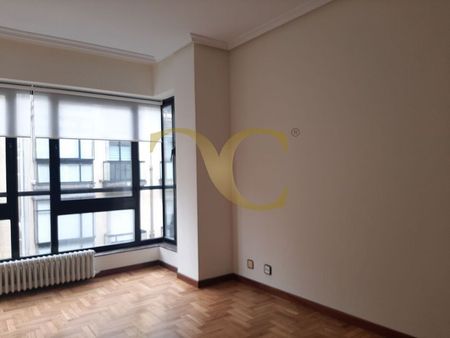 Alquiler de piso en Calle Campoamor - Photo 5