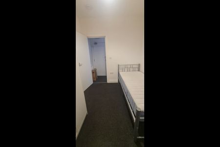 Room in a Shared Flat, Flamsted Avenue, HA9 - Photo 2