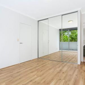 MGM MARTIN – TWO BEDROOM APARTMENT - Photo 2