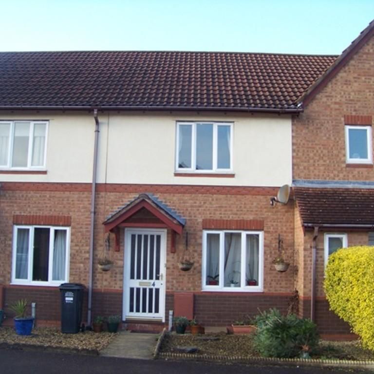 2 bedroom terraced house to rent - Photo 2