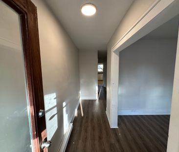 For Lease - 202-204 Mckay Avenue, Windsor, Ontario - Photo 5