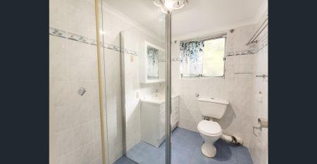 Spacious 3-Bedroom Unit with Lock-Up Garage in Convenient Eastwood Location - Photo 4
