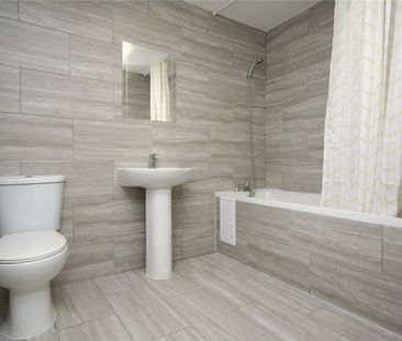 High Street, - Photo 4