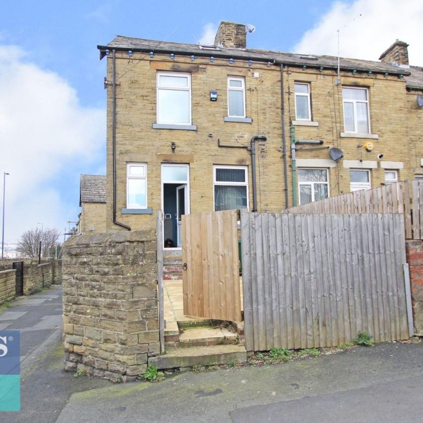 325 New Hey Road, Bradford, BD4 7LD - Photo 1