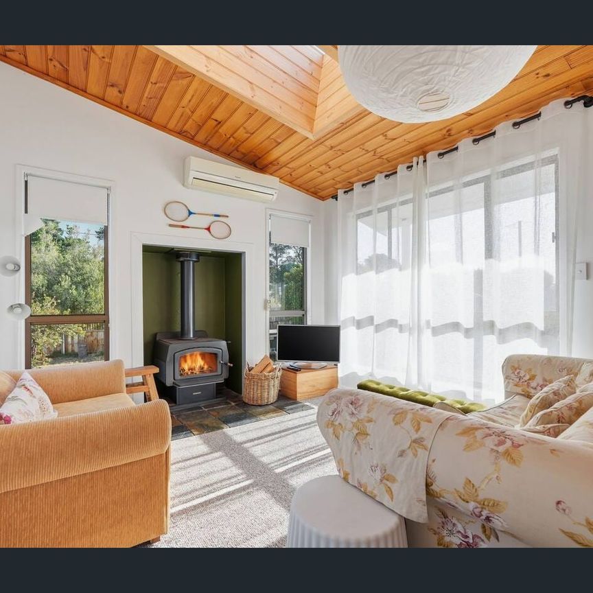 FULLY FURNISHED - SHORT / FLEXIBLE LEASE TERM - Photo 1