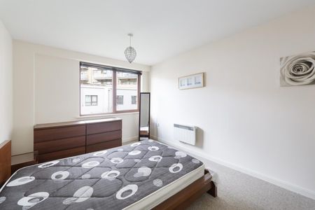 1 Bed Flat - Photo 3