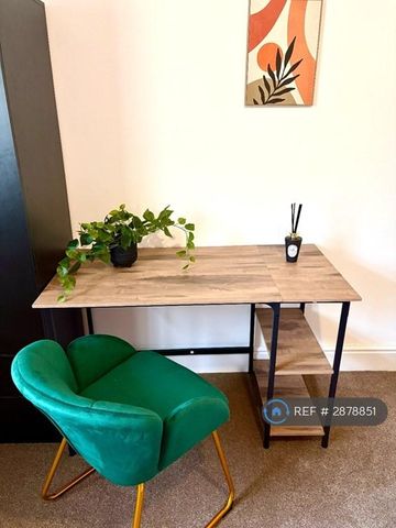 1 bedroom in a house share to rent - Photo 4
