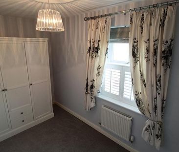 2 bedroom end of terrace house to rent - Photo 2