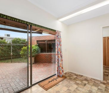 Updated and spacious home in ideallyic location - Photo 3