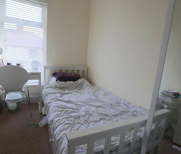 4 bedroom terraced house to rent - Photo 5