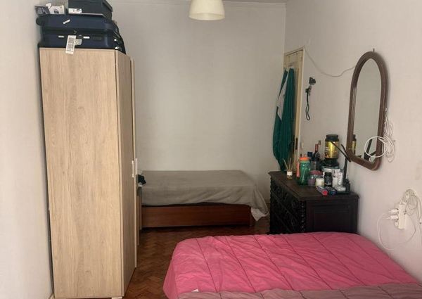 Quarto para compartilhar em Alges