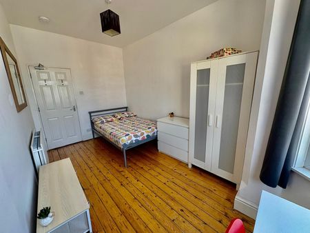 7 Bed End Terrace, Henry Road, NG7 - Photo 3